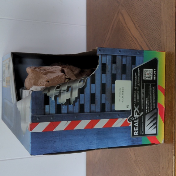 Jurassic Park x Real FX baby T-Rex animatronic dinosaur - Picture 5 of 7